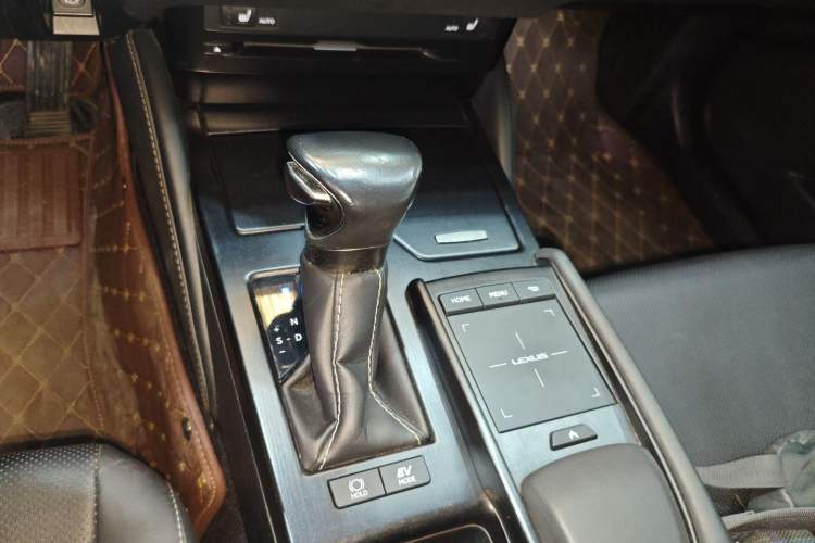 Used Lexus ES 2020 300h Premier Edition
