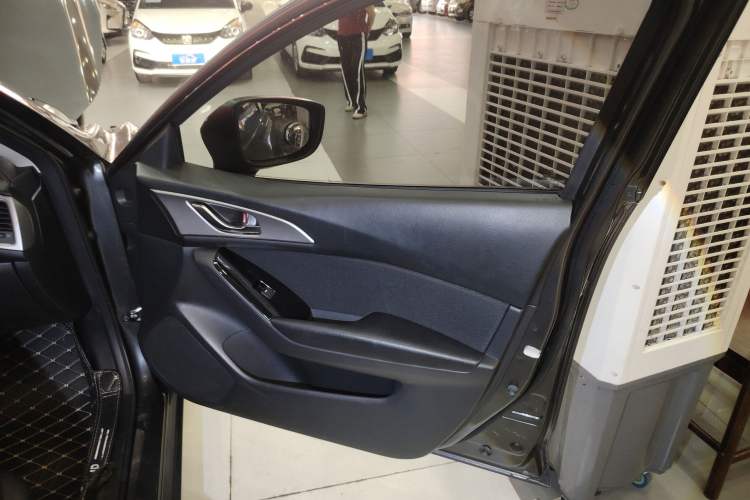 Used Mazda Mazda 3 Axela 2017 Sedan 1.5L Automatic Luxury Model Emission Standard China V
