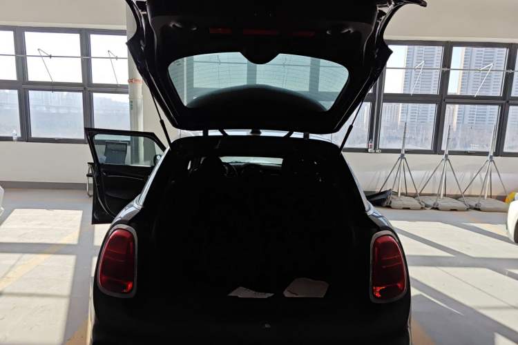 Used  MINI 2018 1.5T COOPER Racing Edition Five-Door Version
