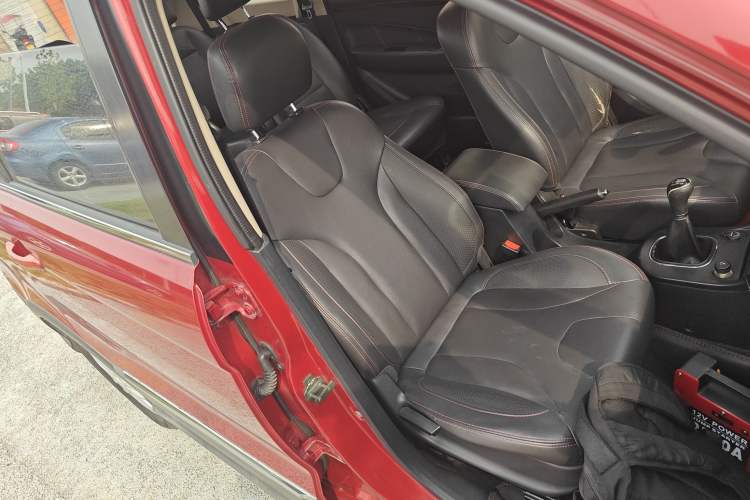 Used Dongfeng Fengon 360 2015 1.5L Manual Luxury 7-Seater China IV Standard