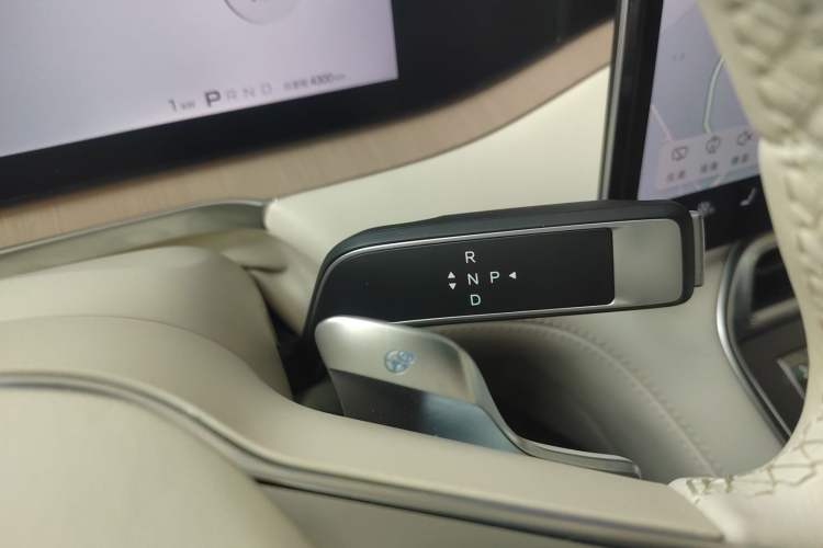 Used Denza N8L 2025 Flagship Model