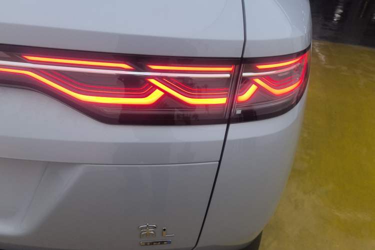 Used BYD Song L DM-i 2025 Intelligent Driving Version 160 km Beyond-Range Type
