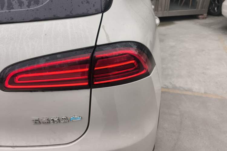 Used Wuling Bingo PLUS 2024 330 km Range Five-Seater Version
