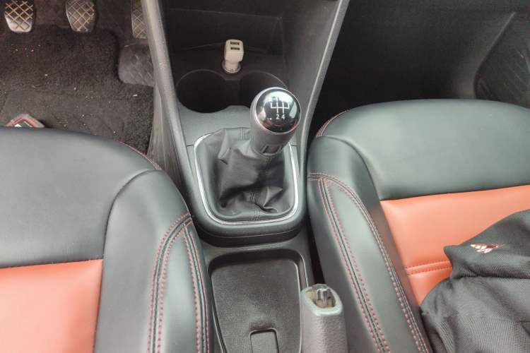 Used Volkswagen Polo 2016 1.4L Manual Fashion Model