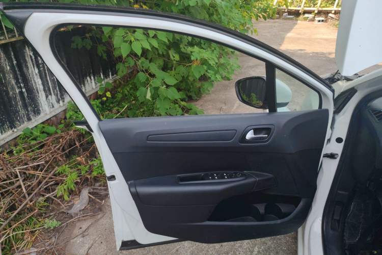 Used Citroen C4 Sega 2018 1.6L Automatic Luxury Model
