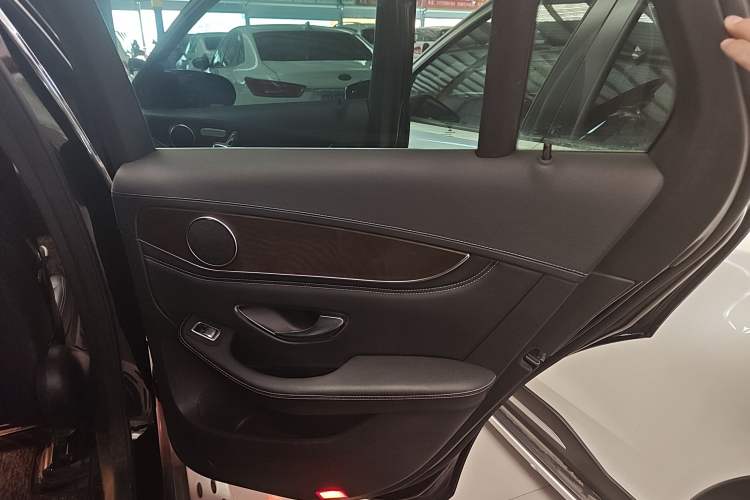 Used Mercedes-Benz GLC 2018 Refreshed GLC 300 4MATIC Dynamic Edition