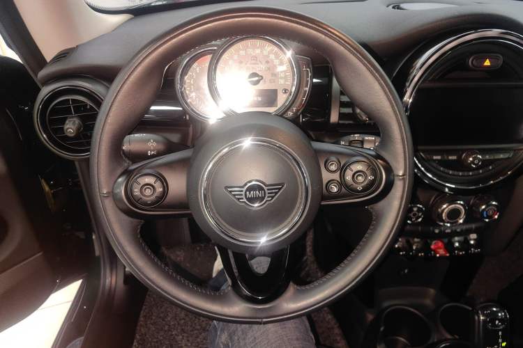 Used  MINI 2018 1.5T COOPER Classic Edition
