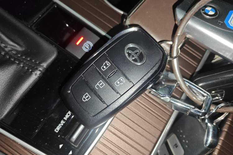 Used Toyota Granvia 2024 2.5L Hybrid Comfort Edition
