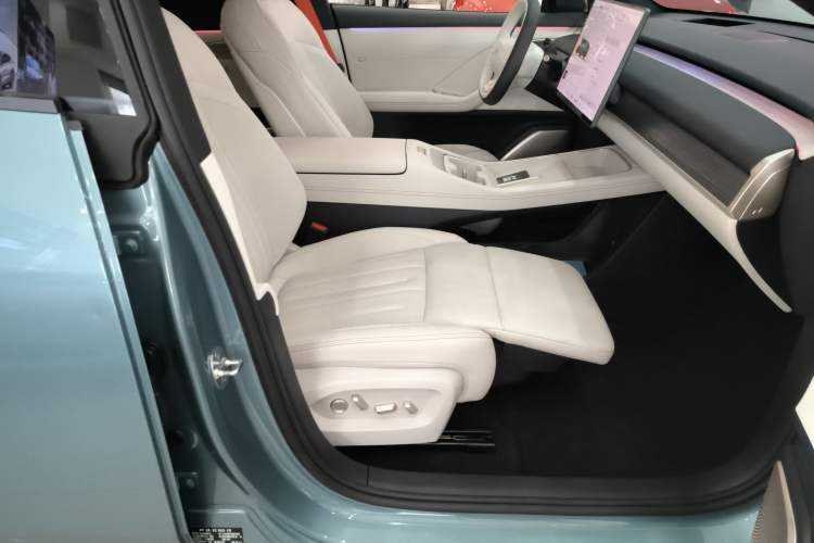 Used ONVO L60 2024 60 kWh Rear-Drive Version
