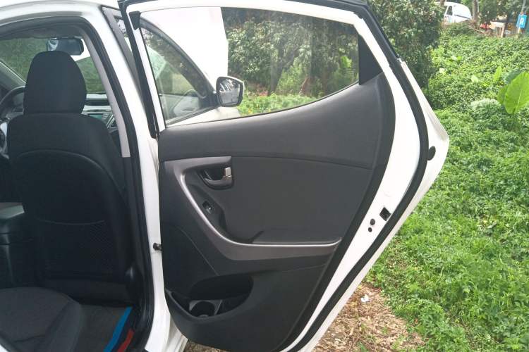 Used Hyundai Elantra 2016 1.6L Automatic Smart Version
