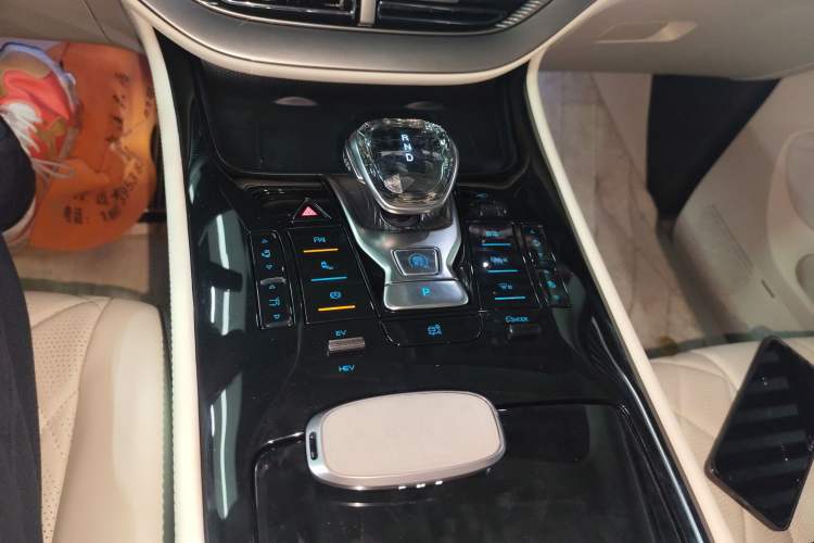 Used Denza D9 2024 DM-i 1050 Luxury Model