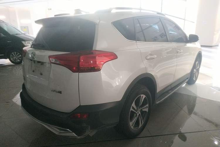 Used Toyota RAV4 2015 2.0L CVT Two-Wheel Drive Fashion Edition