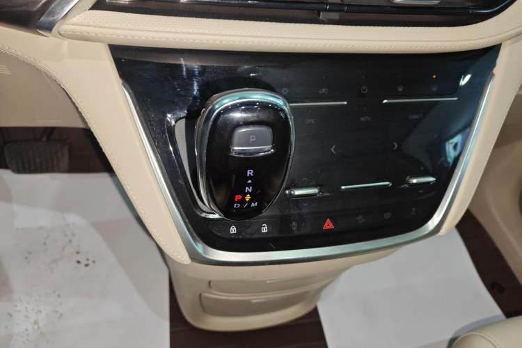 Used Buick GL8 2023 ES Lu Zun Deluxe Model
