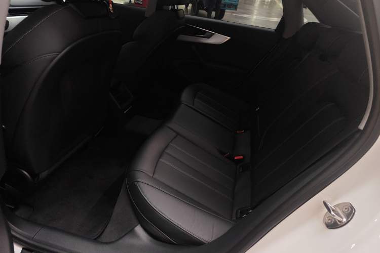 Used Audi A4L 2022 40 TFSI Fashion Dynamic Model
