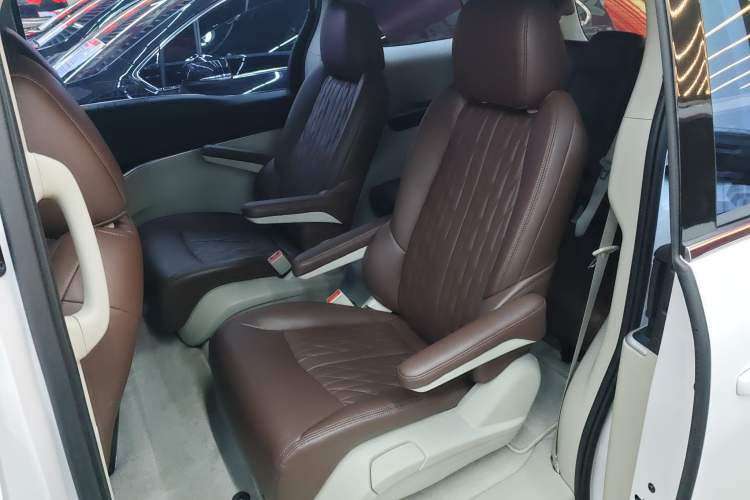 Used Buick GL8 2023 Land Executive Class Smart Enjoyment Model
