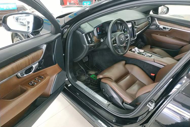 Used Volvo S90 2024 B5 Zhiyuan Luxury Edition
