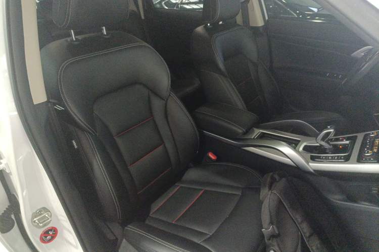 Used Geely Auto Emgrand X7 Sport 2020 1.8TD DCT Two-Wheel Drive Smart Connect 4G-Enabled Version
