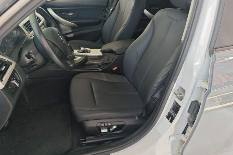 Used BMW 3 Series 2016 320Li Ambition Model
