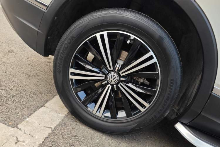 Used Volkswagen Tiguan L 2020 330TSI Automatic Two-Wheel Drive Panoramic Comfort Edition China VI Standard
