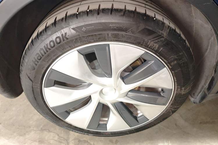 Used Tesla Model Y 2021 Long-Range All-Wheel-Drive Version 3D7
