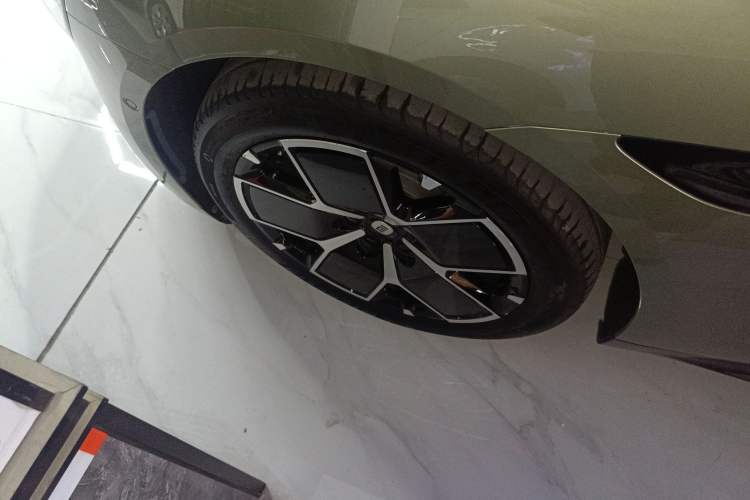 Used  SU7 2024 Rear-Drive Ultra-Long Range Advanced Pro-Level Intelligent Driving Version
