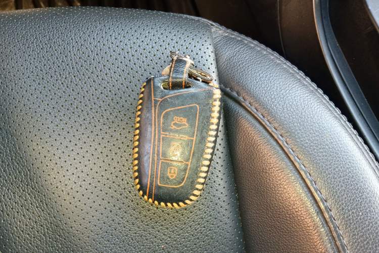 Used Hyundai Santa Fe 2015 2.4L Automatic All-Wheel Drive Smart Version 5 Seats