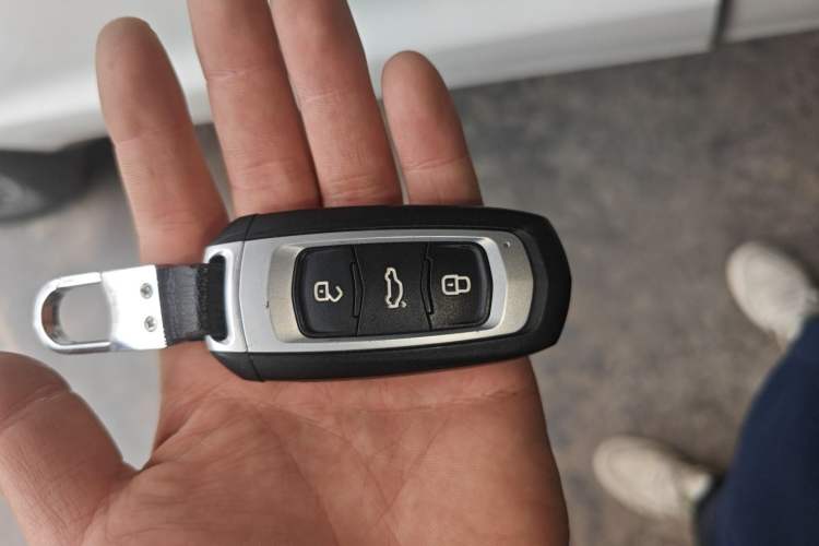 Used Geely Auto Vision X6 2016 1.8L Manual Luxury Model
