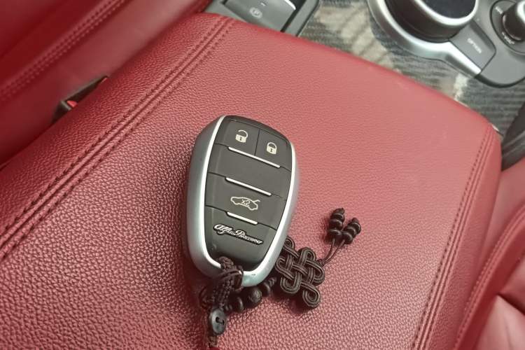 Used Alfa Romeo Giulia 2017 2.0T 280HP Luxury Edition
