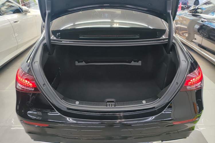 Used Mercedes-Benz E-Class 2022 Revised Version E 300 L Sporty and Stylish Edition
