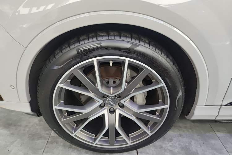 Used Audi Q7 2021 55 TFSI quattro S line Sport model
