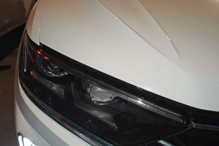 Used Volkswagen T-ROC 2019 230TSI DSG Two-Wheel-Drive Advanced Version China VI Standard
