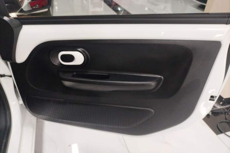 Used Roewe Clever 2021 302 km New Four-Seater Super-Efficient Version
