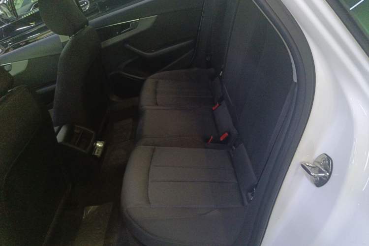 Used Audi A4L 2019 40 TFSI Ambition China VI
