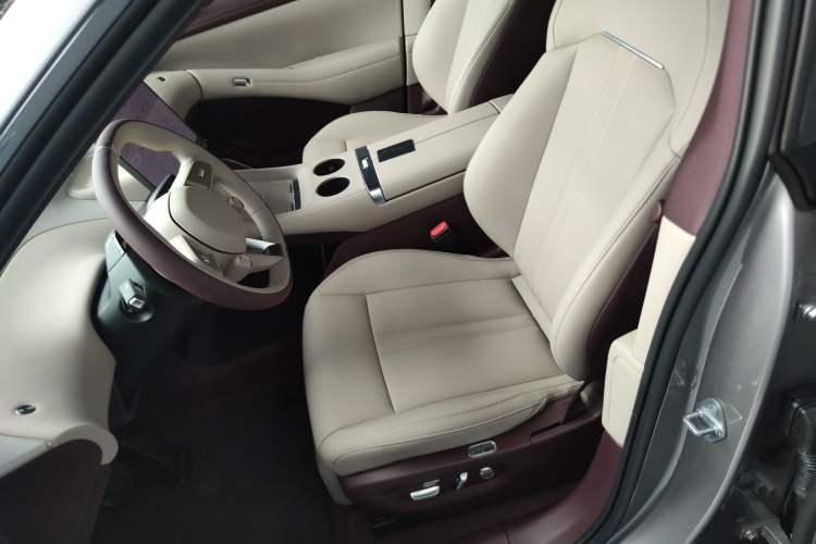 Used  YU7 2025 Ultra-Long Range All-Wheel Drive Pro Version
