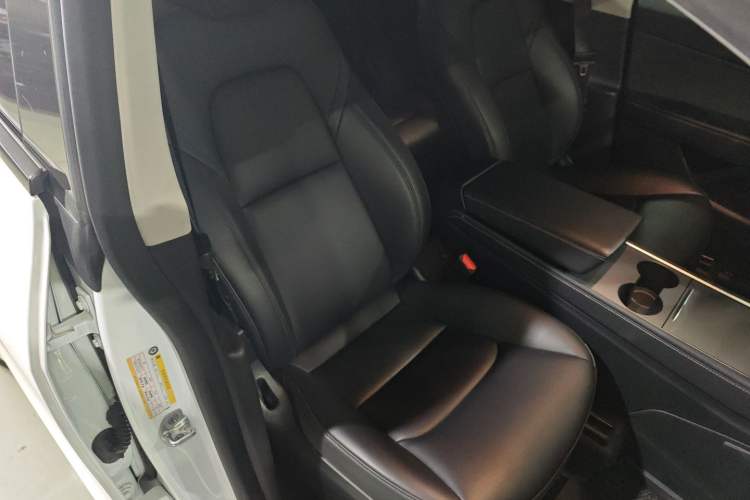 Used Tesla Model Y 2023 Long-Range All-Wheel-Drive Version
