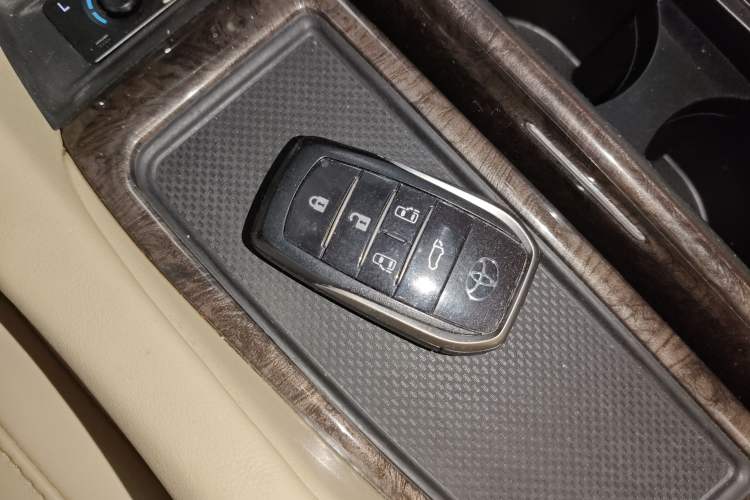 Used Toyota Vellfire 2019 Dual-Engine 2.5L HV Prestige Edition
