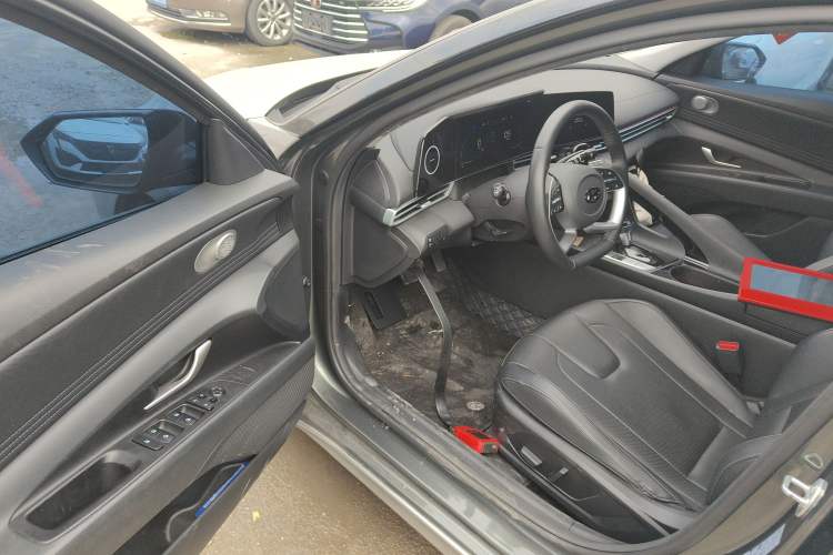 Used Hyundai Elantra 2023 1.5L CVT LUX Prestige Edition