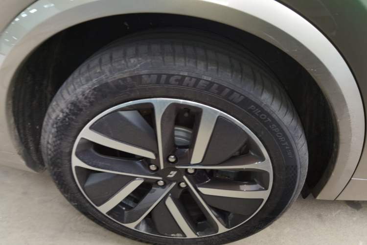 Used Li Auto L8 2024 Ultra Model
