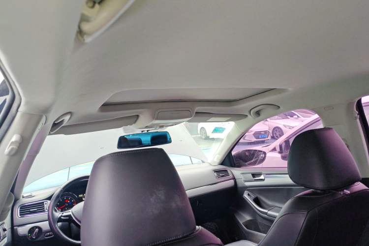 Used Volkswagen Sagitar 2015 230TSI Automatic Comfort Version
