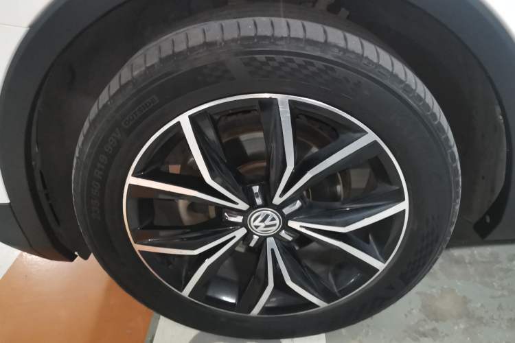 Used Volkswagen Tiguan L 2019 330TSI Automatic Two-Wheel Drive Smart Luxury Version China VI Standard