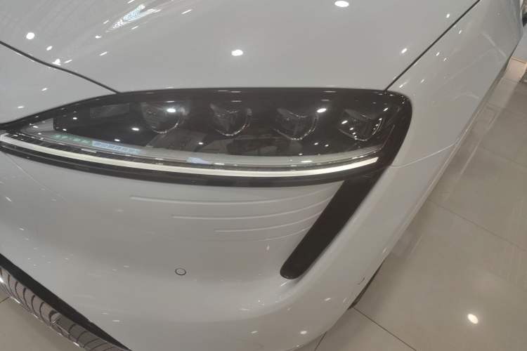 Used Hima Luxeed R7 2024 All-Electric 736 km Ultra