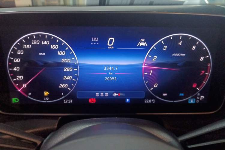 Used Mercedes-Benz GLC 2024 Refreshed GLC 300 L 4MATIC Dynamic Version 5 Seats
