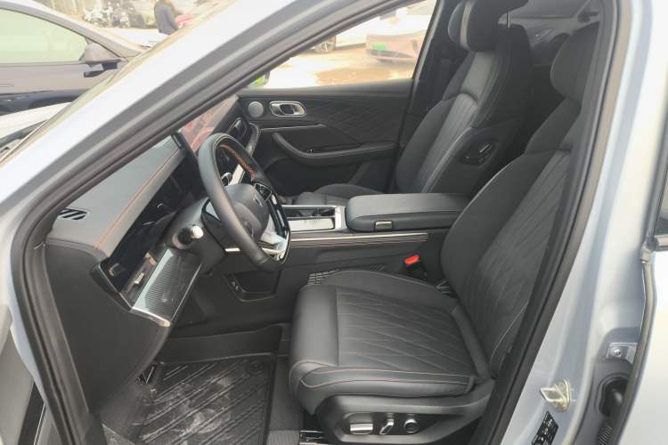 Used NETA L 2024 Extended-Range 310 Flash-Charge Red Edition