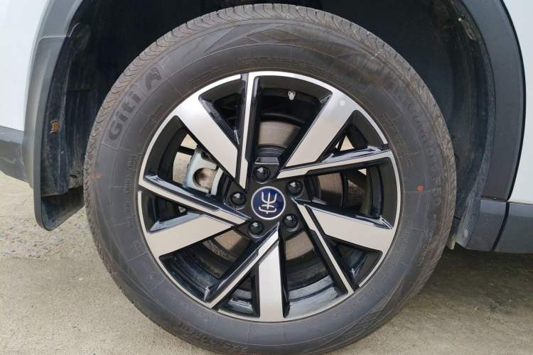 Used BYD Song Pro New Energy 2024 HONOR Edition DM-i 71KM Navigation Model
