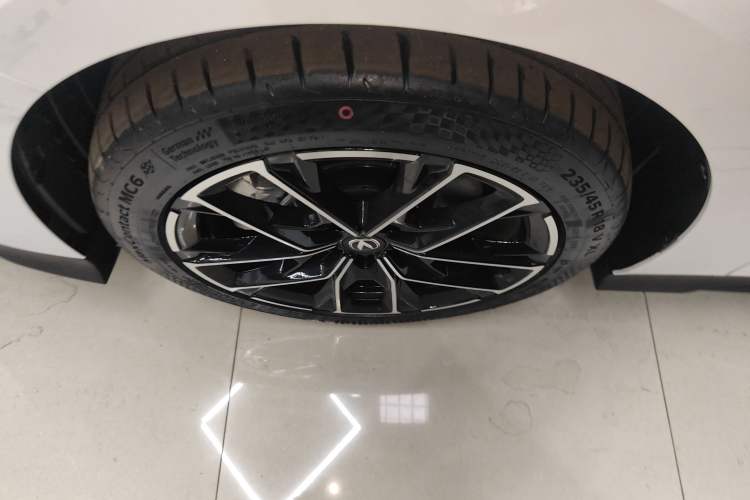 Used Changan UNI-V iDD 2024 Blue Whale Smart Electric iDD 136km Luxury Model