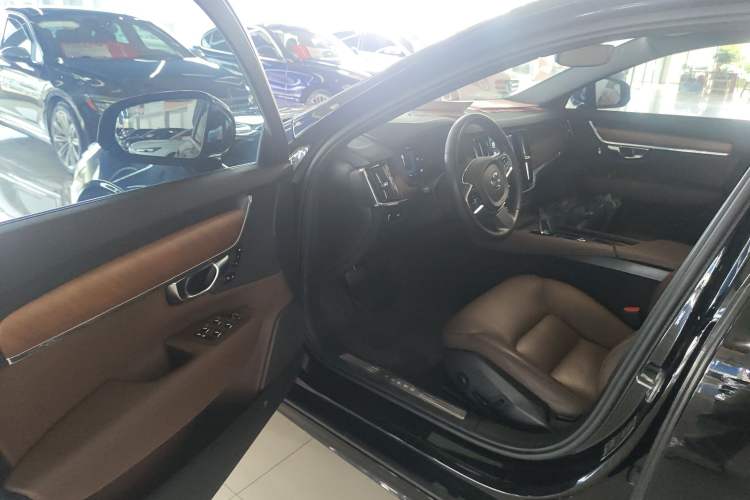 Used Volvo S90 2022 B5 Zhiyi Luxury Edition
