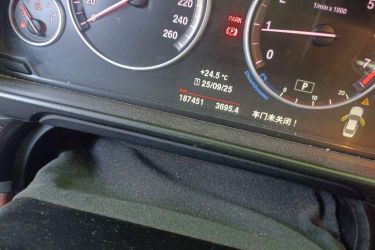 Used BMW 5 Series 2014 528Li Leading Model
