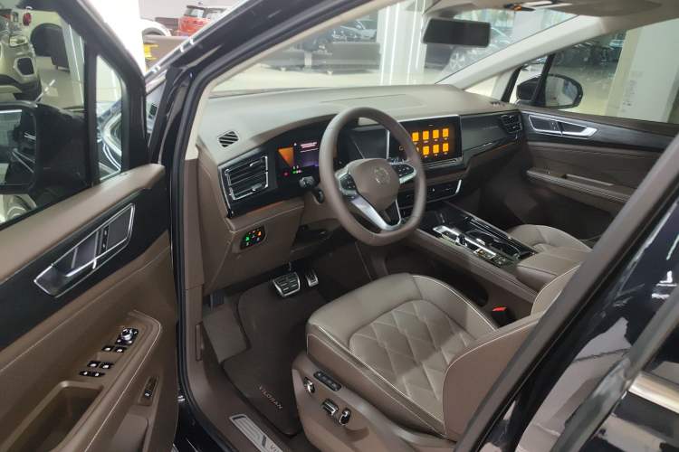 Used Volkswagen Viloran 2024 380TSI Premium Edition
