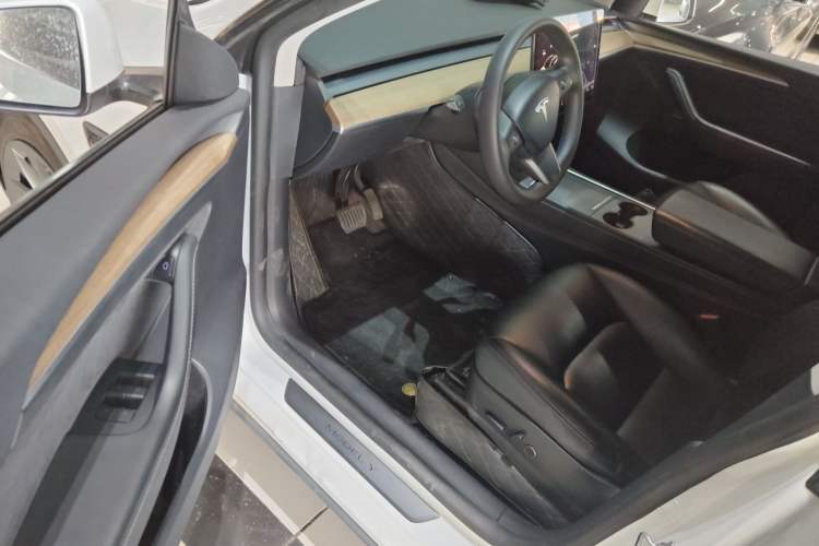 Used Tesla Model Y 2021 Long-Range All-Wheel-Drive Version 3D7