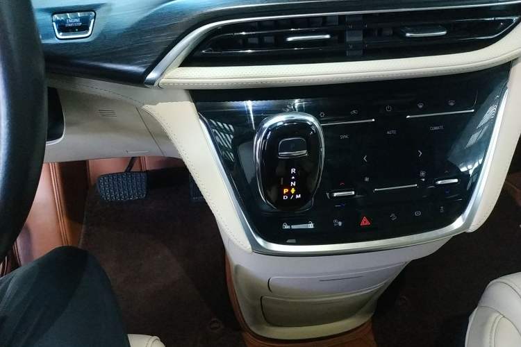 Used Buick GL8 2022 ES Land Cruiser 653T Luxury Model
